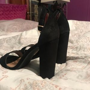 BRAND NEW STEVE MADDEN CARSON HEEL SIZE 9